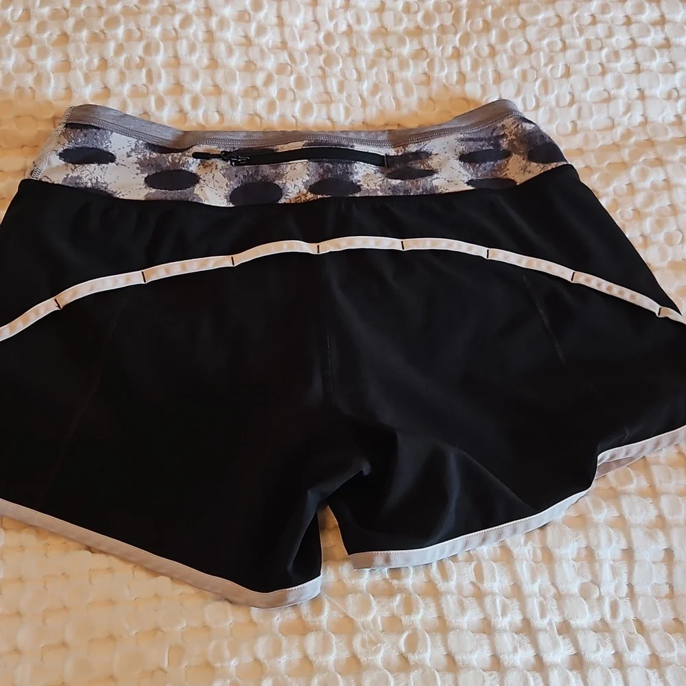 lululemon athletica Black and Gray Women's Athletic Shorts Size 6 - Picture 2 of 2